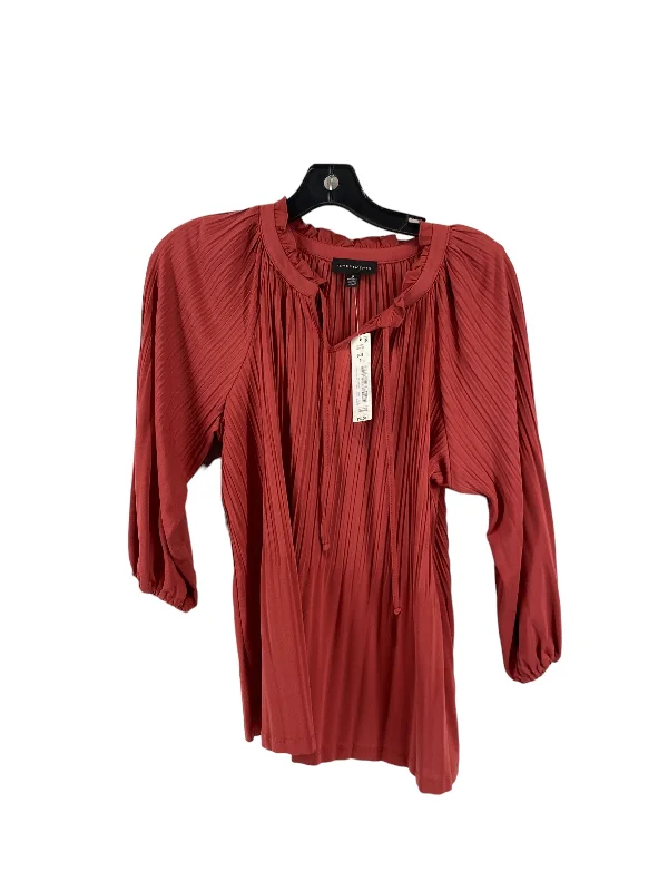 Sports Pants Red Top 3/4 Sleeve Investments, Size S