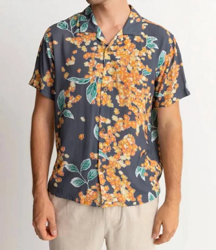 Versatile Looks Isle Floral Cuban Short Sleeves Shirt In Dark Navy