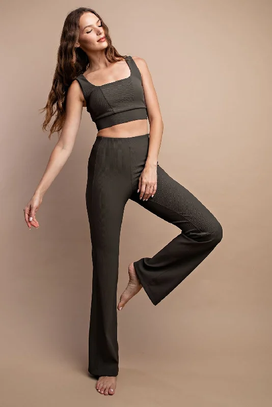 Sports Fashion Olive Ribbed Flared Leggings
